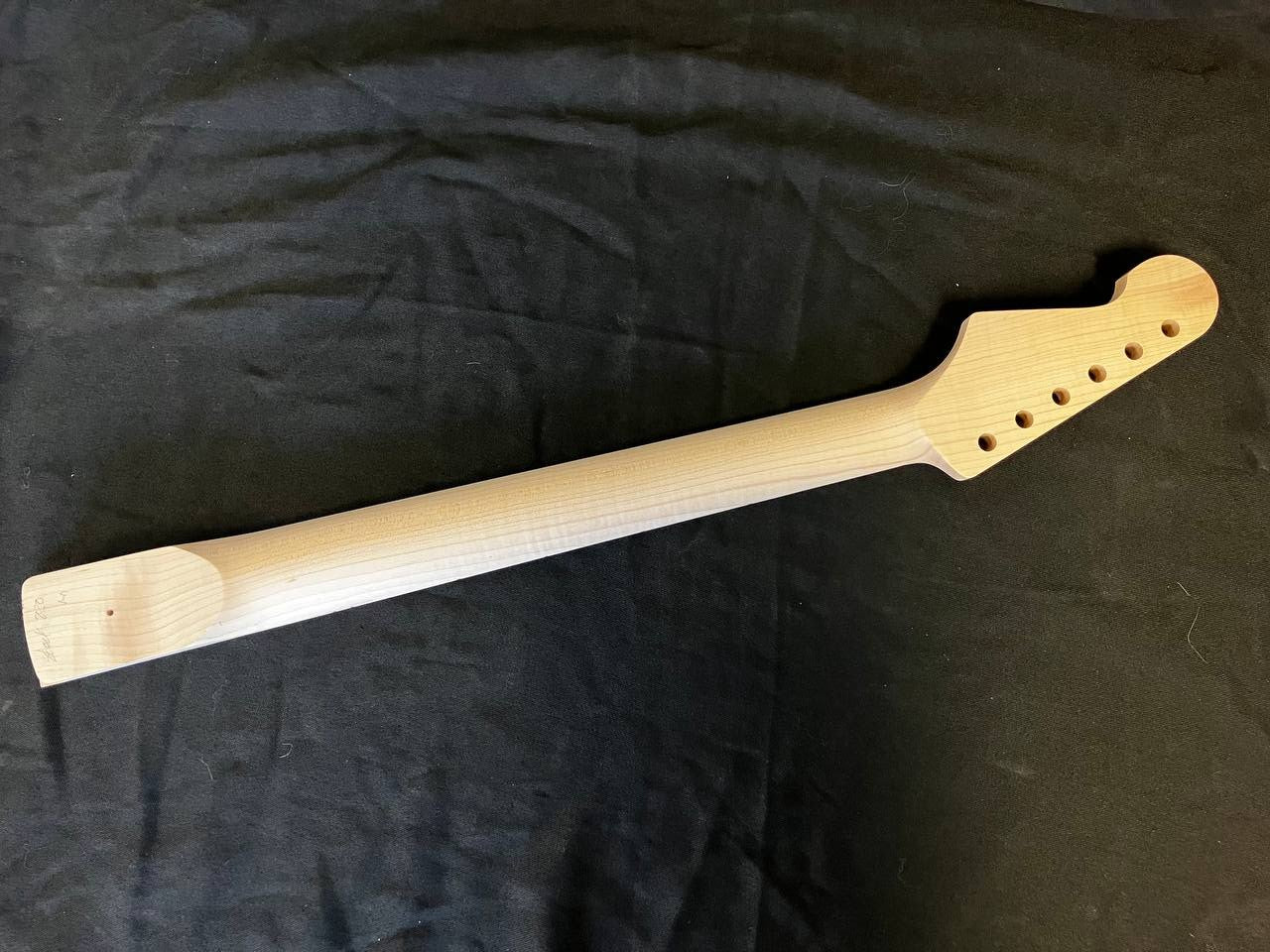 Qtrswn Flame Maple/Maple U2 Neck