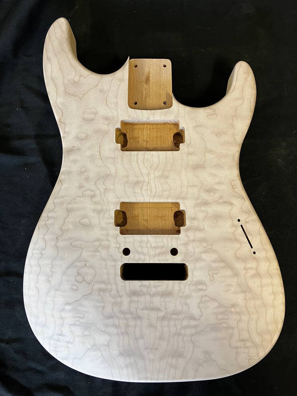 Alder/Quilted Maple Dinky Strat
